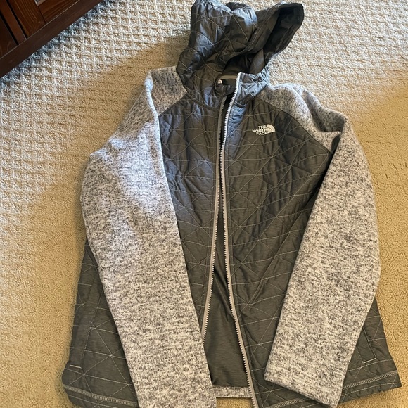 North face boys xl jacket -never worn - Picture 2 of 4
